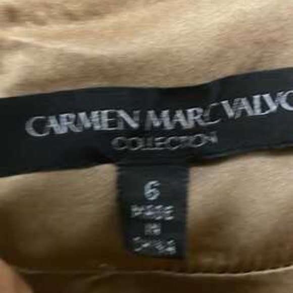 Gold Gown - Picture 4 of 4